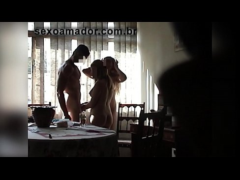 ❤️ L'amichi sessu invitanu un omu gigante è un trio cun ellu ❤ Video sessu à co.assistirhentai.ru ❌️❤