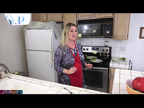 ❤️ Stepmom u munghje in cucina prima di a so data ❤ Video sessu à co.assistirhentai.ru ❌️❤