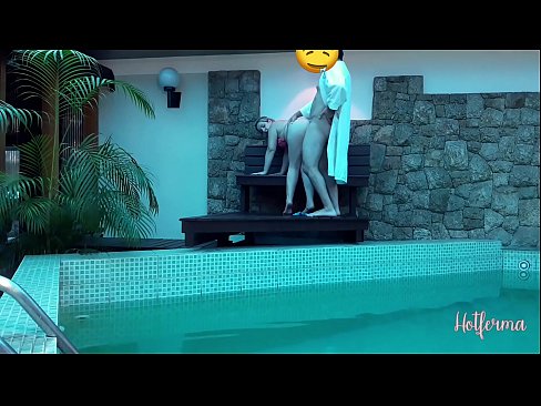❤️ Boss invita a cameriera à a piscina, ma ùn pudia resiste à un caldu ❤ Video sessu à co.assistirhentai.ru ❌️❤